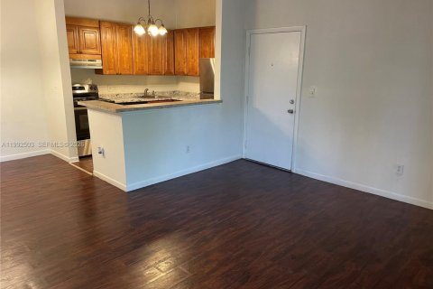 Condo in Miami, Florida, 2 bedrooms № 2062914 - photo 7