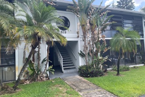 Condo in Miami, Florida, 2 bedrooms № 2062914 - photo 2