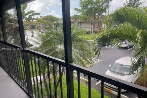 Condo in Miami, Florida, 2 bedrooms № 2062914 - photo 23