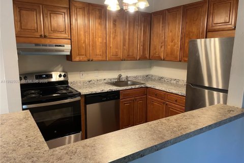 Condo in Miami, Florida, 2 bedrooms № 2062914 - photo 3