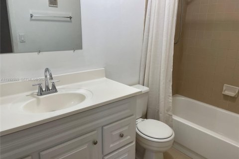 Condo in Miami, Florida, 2 bedrooms № 2062914 - photo 15
