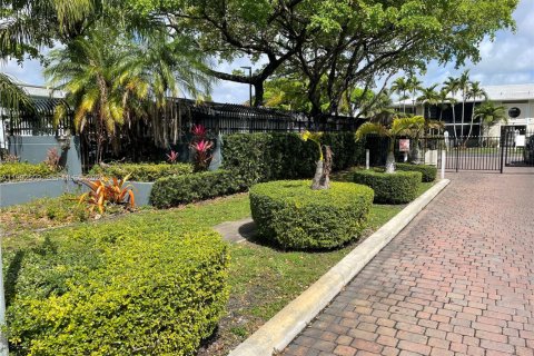 Condo in Miami, Florida, 2 bedrooms № 2062914 - photo 28