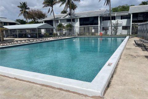 Condo in Miami, Florida, 2 bedrooms № 2062914 - photo 27