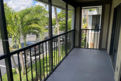 Condo in Miami, Florida, 2 bedrooms № 2062914 - photo 21