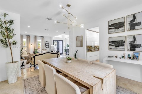 Villa ou maison à louer à Weston, Floride: 5 chambres, 309.36 m2 № 2409153 - photo 9