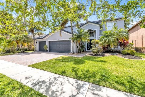 Villa ou maison à louer à Weston, Floride: 5 chambres, 309.36 m2 № 2409153 - photo 3