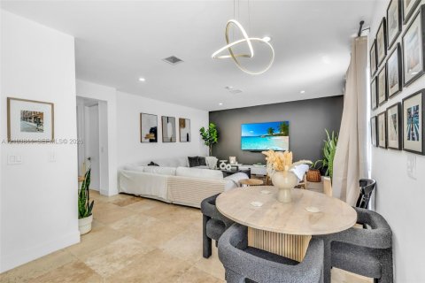 Villa ou maison à louer à Weston, Floride: 5 chambres, 309.36 m2 № 2409153 - photo 14