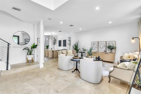 Villa ou maison à louer à Weston, Floride: 5 chambres, 309.36 m2 № 2409153 - photo 4