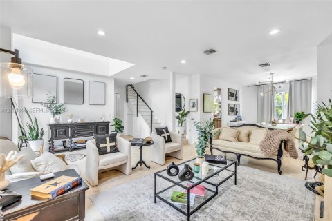 Villa ou maison à louer à Weston, Floride: 5 chambres, 309.36 m2 № 2409153 - photo 7