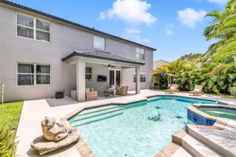 Villa ou maison à louer à Weston, Floride: 5 chambres, 309.36 m2 № 2409153 - photo 23
