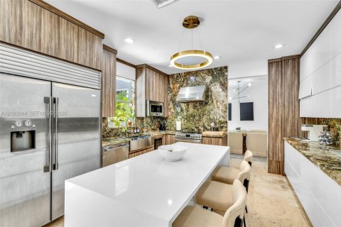 Villa ou maison à louer à Weston, Floride: 5 chambres, 309.36 m2 № 2409153 - photo 12
