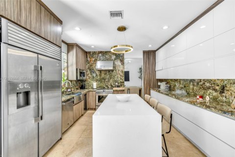 Villa ou maison à louer à Weston, Floride: 5 chambres, 309.36 m2 № 2409153 - photo 11