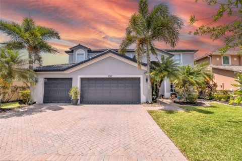 Villa ou maison à louer à Weston, Floride: 5 chambres, 309.36 m2 № 2409153 - photo 2