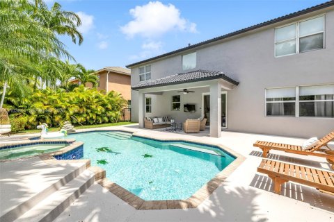Villa ou maison à louer à Weston, Floride: 5 chambres, 309.36 m2 № 2409153 - photo 21