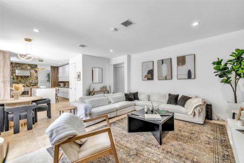 Villa ou maison à louer à Weston, Floride: 5 chambres, 309.36 m2 № 2409153 - photo 18