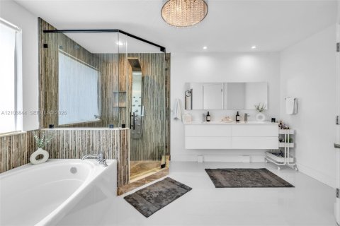 Villa ou maison à louer à Weston, Floride: 5 chambres, 309.36 m2 № 2409153 - photo 30