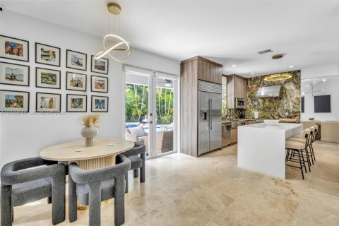 Villa ou maison à louer à Weston, Floride: 5 chambres, 309.36 m2 № 2409153 - photo 13