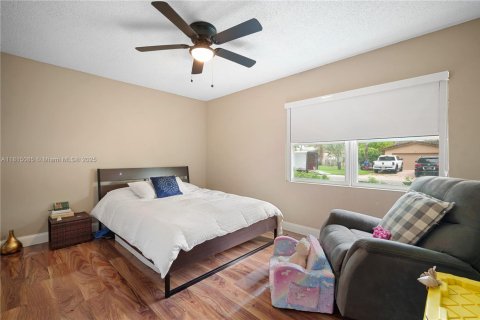 House in Coral Springs, Florida 4 bedrooms, 178.74 sq.m. № 1776076 - photo 19