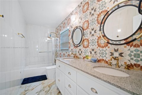 House in Coral Springs, Florida 4 bedrooms, 178.74 sq.m. № 1776076 - photo 20