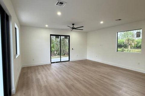 House in Lehigh Acres, Florida 3 bedrooms, 142.98 sq.m. № 2212613 - photo 9