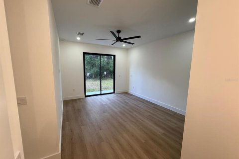 House in Lehigh Acres, Florida 3 bedrooms, 142.98 sq.m. № 2212613 - photo 15