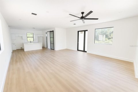 House in Lehigh Acres, Florida 3 bedrooms, 142.98 sq.m. № 2212613 - photo 7