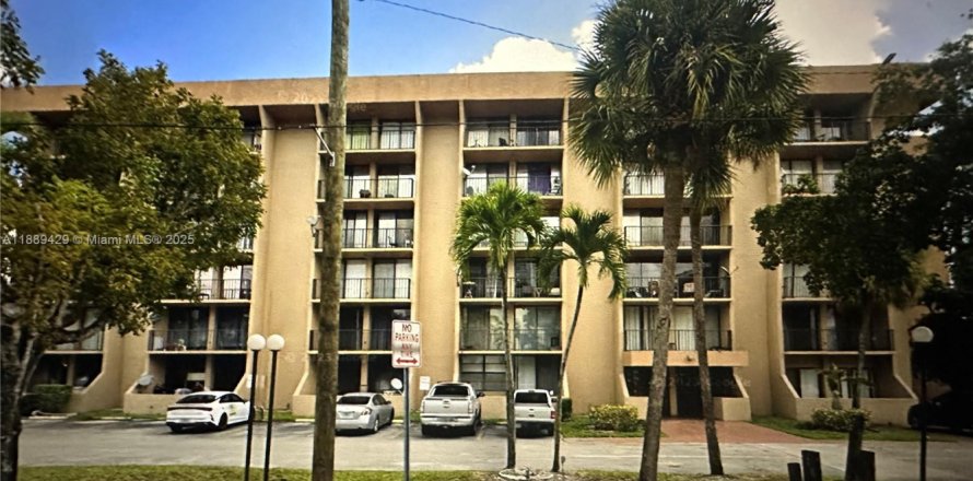 Condo in North Miami Beach, Florida, 1 bedroom № 1947904