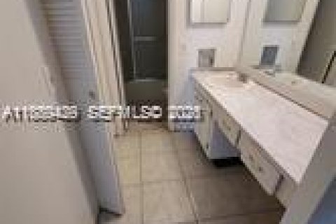 Copropriété à vendre à North Miami Beach, Floride: 1 chambre, 67.08 m2 № 1947904 - photo 5