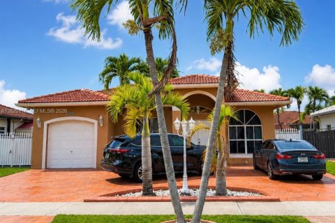 House in Miami, Florida 3 bedrooms, 148.09 sq.m. № 2078776