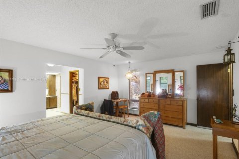 House in Cutler Bay, Florida 4 bedrooms, 255.11 sq.m. № 1712847 - photo 27
