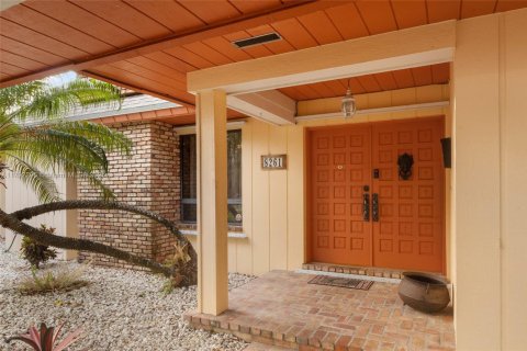 House in Cutler Bay, Florida 4 bedrooms, 255.11 sq.m. № 1712847 - photo 5