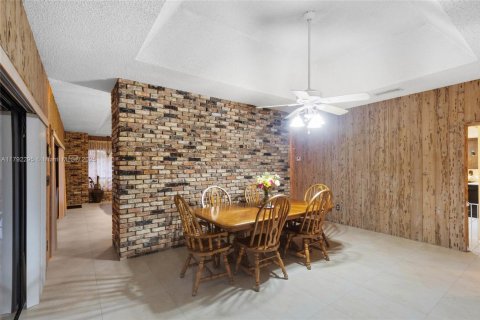 House in Cutler Bay, Florida 4 bedrooms, 255.11 sq.m. № 1712847 - photo 13