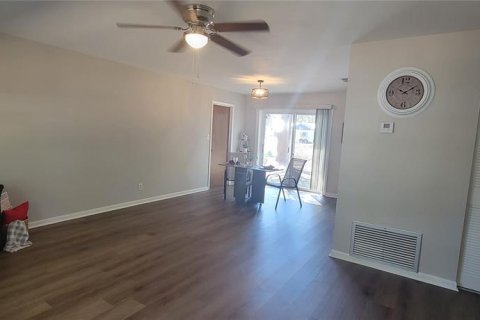 House in Belleview, Florida 3 bedrooms, 95.22 sq.m. № 1552693 - photo 11