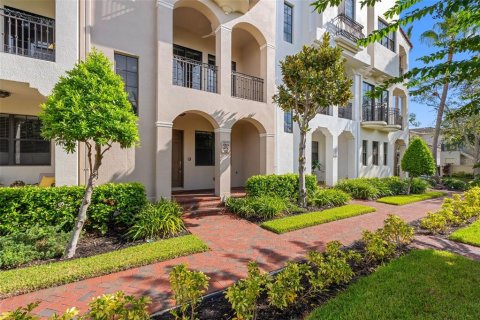 Touwnhouse à vendre à Tampa, Floride: 2 chambres, 162.11 m2 № 2375726 - photo 3