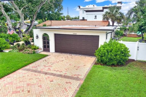 Casa en venta en Belleair Beach, Florida, 3 dormitorios, 217.48 m2 № 2280324 - foto 2