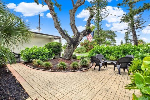 Casa en venta en Belleair Beach, Florida, 3 dormitorios, 217.48 m2 № 2280324 - foto 4