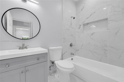 House in Miami, Florida 5 bedrooms, 213.68 sq.m. № 1965266 - photo 12