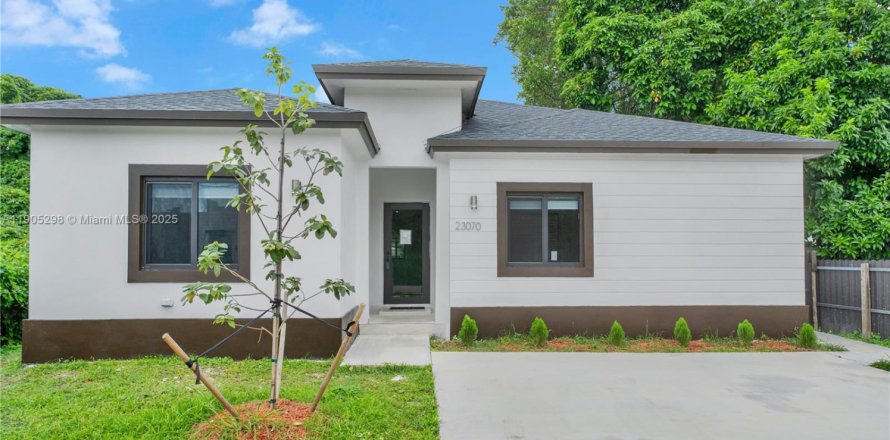 House in Miami, Florida 5 bedrooms, 213.68 sq.m. № 1965266