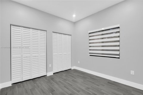 House in Miami, Florida 5 bedrooms, 213.68 sq.m. № 1965266 - photo 17