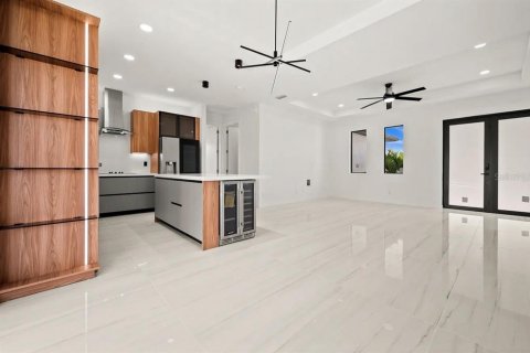 Купить виллу или дом в Кейп-Корал, Флорида 9 комнат, 130.99м2, № 2112862 - фото 10