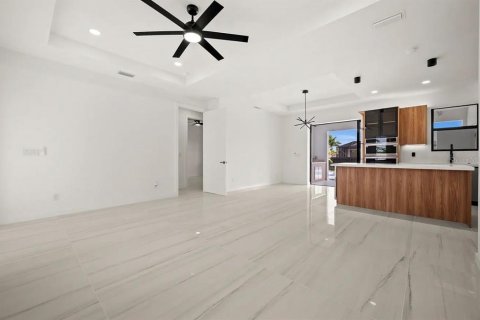 Купить виллу или дом в Кейп-Корал, Флорида 9 комнат, 130.99м2, № 2112862 - фото 5
