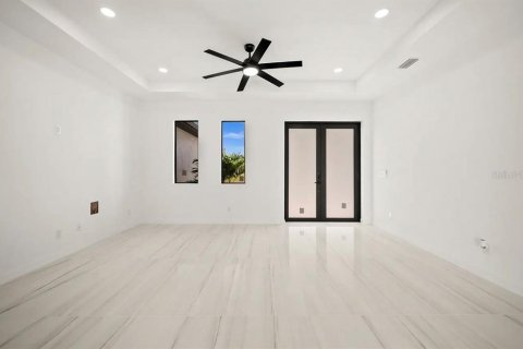 Купить виллу или дом в Кейп-Корал, Флорида 9 комнат, 130.99м2, № 2112862 - фото 8
