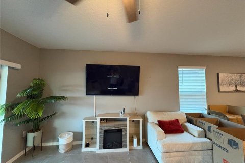 Villa ou maison à vendre à Deltona, Floride: 5 chambres, 227.42 m2 № 2399215 - photo 5