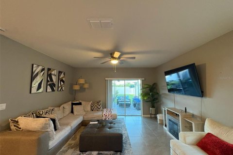 Villa ou maison à vendre à Deltona, Floride: 5 chambres, 227.42 m2 № 2399215 - photo 3