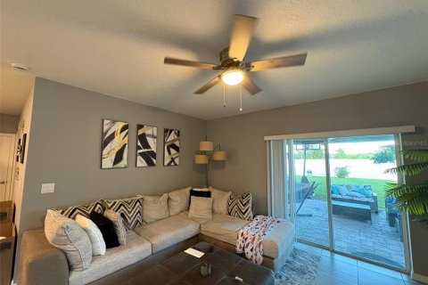 Villa ou maison à vendre à Deltona, Floride: 5 chambres, 227.42 m2 № 2399215 - photo 4