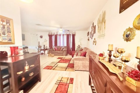 Villa ou maison à vendre à Tamarac, Floride: 2 chambres, 153.47 m2 № 2032110 - photo 6