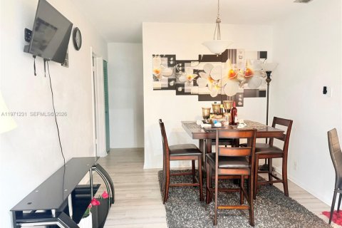 Villa ou maison à vendre à Tamarac, Floride: 2 chambres, 153.47 m2 № 2032110 - photo 7