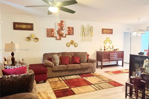 Villa ou maison à vendre à Tamarac, Floride: 2 chambres, 153.47 m2 № 2032110 - photo 10