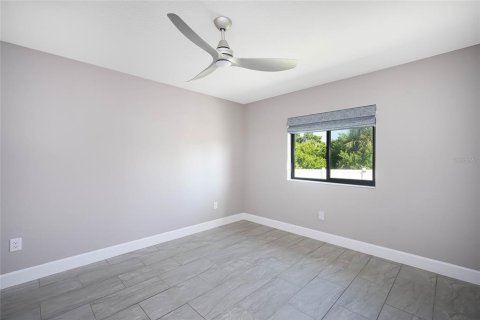 House in Rotonda, Florida 4 bedrooms, 192.4 sq.m. № 1907945 - photo 25