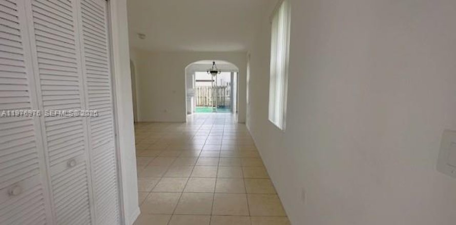 Дом в Хомстед, Флорида 3 спальни, 114.73м2 № 2045980